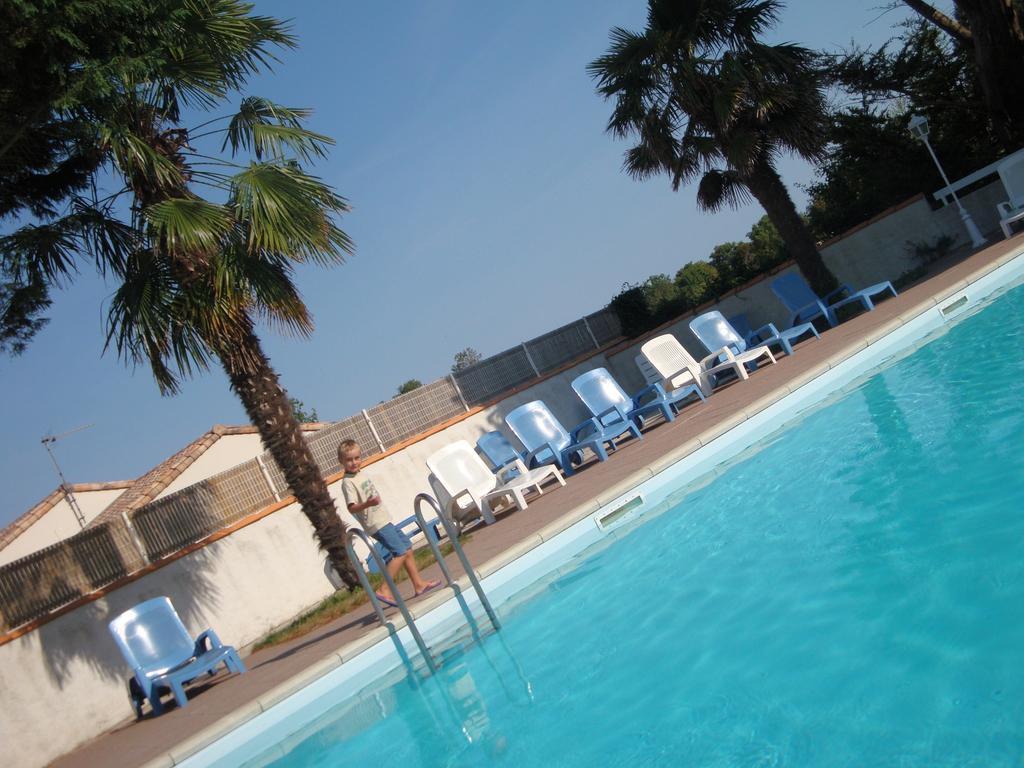 Le Clos Fleuri Hotel Médis Kültér fotó