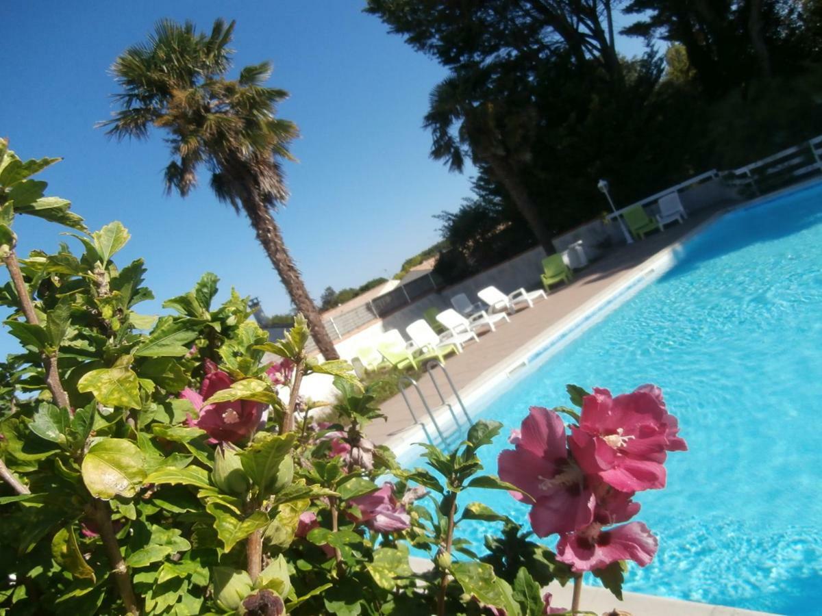 Le Clos Fleuri Hotel Médis Kültér fotó